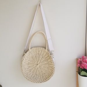 Gap round straw bag